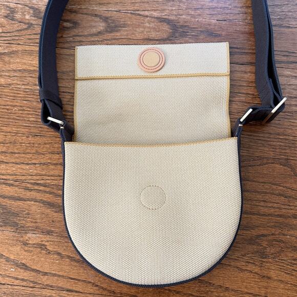 Rothy’s tan navy blue knit the saddle bag crossbody minimalist purse bag - Picture 3 of 5